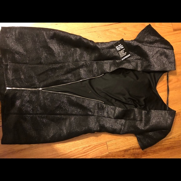 Express dress - Picture 2 of 3